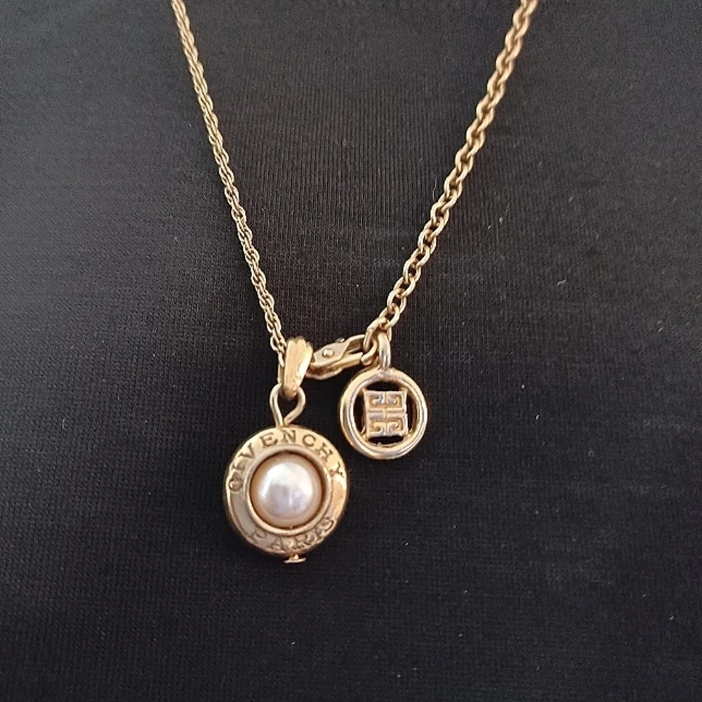 Rare Givenchy Paris Faux Pearl Matte Gold Necklace Vintage 1980s